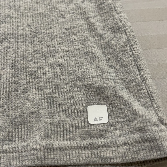 Abercrombie & Fitch gym top with shelf bra - Picture 4 of 8